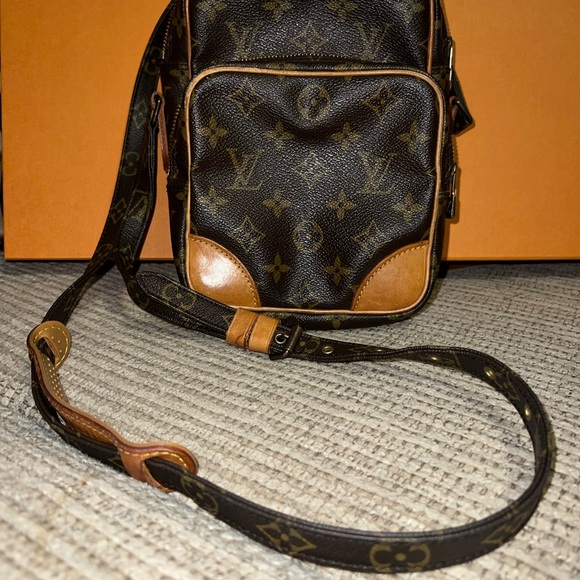 All authentic… please message me for info on each bag… no cracking or tears… - Picture 2 of 3